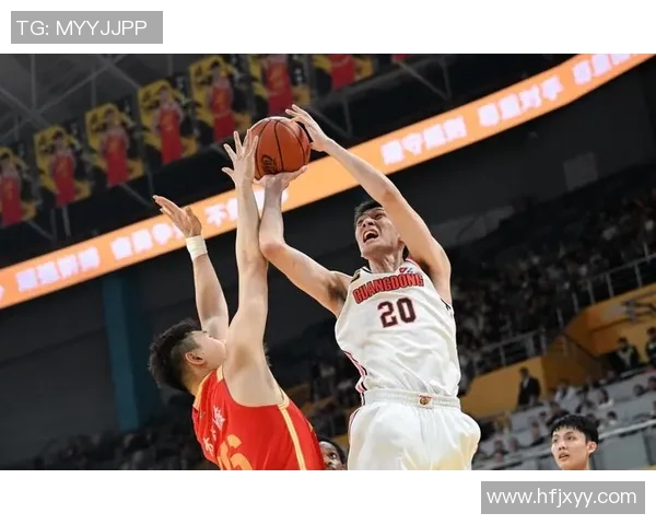 任骏飞领衔表现出色助力球队逆转胜利展现篮球场上的无畏精神与团队合作 任骏飞领衔表现出色助力球队逆转胜利展现篮球场上的无畏精神与团队合作