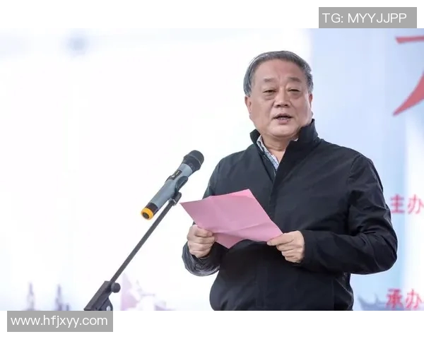 徐昕的艺术旅程:从传统到现代的跨越与探索 徐昕的艺术旅程:从传统到现代的跨越与探索