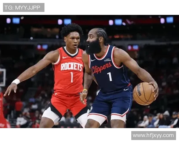 火箭队与快船队第二场激战回顾球员表现与战术分析全景展现